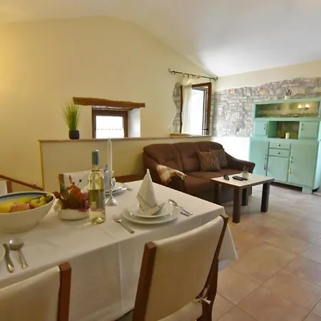 Klimatisierte In Tar Mit Terrasse, Grill Und Garten * Porec