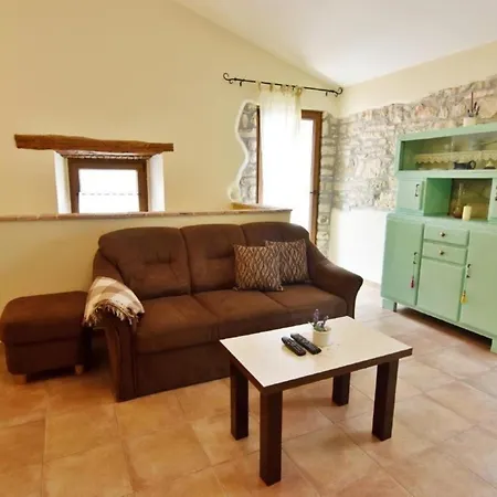 Klimatisierte In Tar Mit Terrasse, Grill Und Garten * Porec