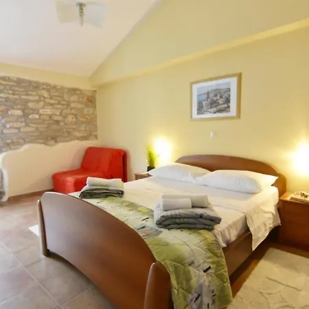 Apartment Klimatisierte In Tar Mit Terrasse, Grill Und Garten