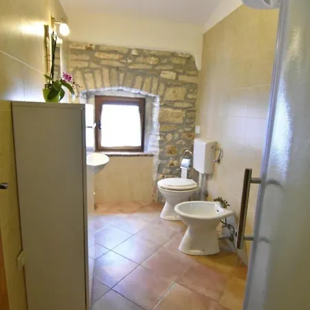 Klimatisierte In Tar Mit Terrasse, Grill Und Garten Apartment Porec