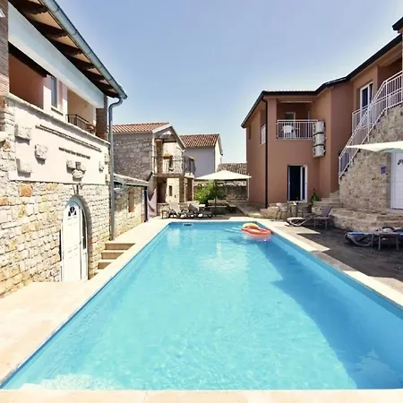 Klimatisierte In Tar Mit Terrasse, Grill Und Garten * Porec